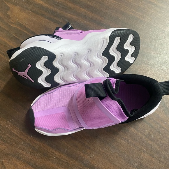 Nike Jordan Girls Size 1 Purple and Black Slip-On Sneakers Like New - Picture 5 of 14
